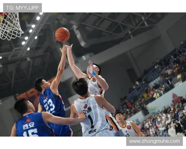 西安篮球队展现团队力量与竞技精神的精彩瞬间