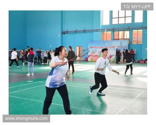 赛后分析:西安羽毛球队与上海羽毛球队的团队协作与战术对比 赛后分析:西安羽毛球队与上海羽毛球队的团队协作与战术对比